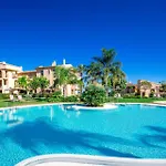 Sea And Mountain View With 4 Pools