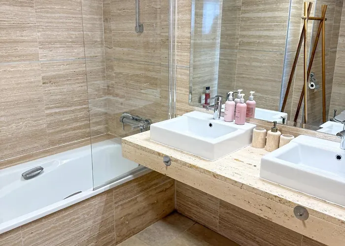 Sea And Mountain View With 4 Pools